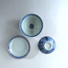 画像をギャラリービューアに読み込む, 伊万里焼(江戸期 1810年頃) 地紋祥瑞染付写 見立て蓋碗 約80cc 明治期手描蘭竹華文瓶台添 dbsy9613-o