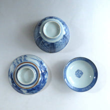 画像をギャラリービューアに読み込む, 伊万里焼(江戸期 1810年頃) 地紋祥瑞染付写 見立て蓋碗 約80cc 明治期手描蘭竹華文瓶台添 dbsy9613-o