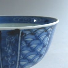 画像をギャラリービューアに読み込む, 伊万里焼(江戸期 1810年頃) 地紋祥瑞染付写 見立て蓋碗 約80cc 明治期手描蘭竹華文瓶台添 dbsy9613-o