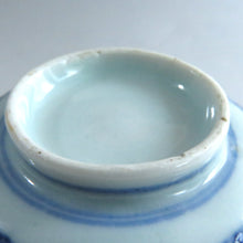 画像をギャラリービューアに読み込む, 伊万里焼(江戸期 1810年頃) 地紋祥瑞染付写 見立て蓋碗 約80cc 明治期手描蘭竹華文瓶台添 dbsy9613-o