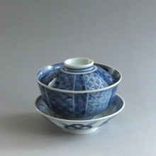 画像をギャラリービューアに読み込む, 伊万里焼(江戸期 1810年頃) 地紋祥瑞染付写 見立て蓋碗 約80cc 明治期手描宝尽染付瓶台添 dbsy9614-b