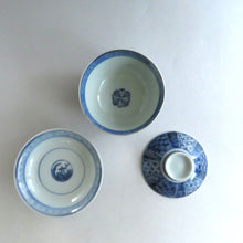 画像をギャラリービューアに読み込む, 伊万里焼(江戸期 1810年頃) 地紋祥瑞染付写 見立て蓋碗 約80cc 明治期手描宝尽染付瓶台添 dbsy9614-b