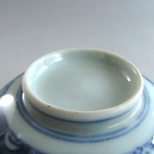 画像をギャラリービューアに読み込む, 伊万里焼(江戸期 1810年頃) 地紋祥瑞染付写 見立て蓋碗 約80cc 明治期手描宝尽染付瓶台添 dbsy9614-b