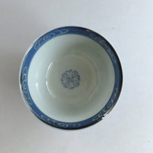 Load image into Gallery viewer, Imari ware (Edo period, circa 1810), patterned lidded bowl, approx. 80cc, Meiji stamp, Miyuju star map, bottle stand attached, dbsy9615-b