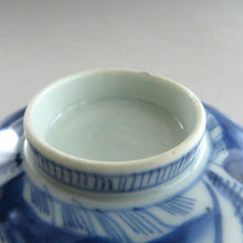 画像をギャラリービューアに読み込む, 伊万里焼(江戸期 1810年頃) 地紋祥瑞染付写 見立て蓋碗 約80cc 江戸後期手描岩波文瓶台添 dbsy9616-b