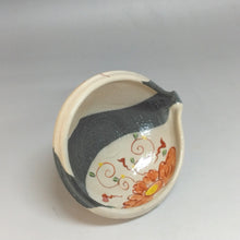 将图片加载到图库查看器，モダン抹茶 茶道具 有田焼 呉須赤絵写 片口茶碗, 茶杓, 木賊染付小碗 6客揃 日本高山製80本立茶筅付 紙箱付 dbsy13615-4-k
