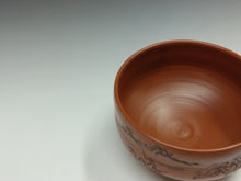 将图片加载到图库查看器，はじめてのお茶道具 名工 常滑焼 幸山｜Kozan/Tokoname ware (愛知) 朱泥 鉄筆彫 湖上泛舟図 茶碗 最上手中節白竹茶杓(日本製/新品) , 八十本立茶筅(中国製/新品)セット dbsy14082-o
