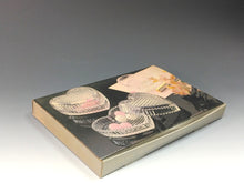 画像をギャラリービューアに読み込む, 昭和レトロ 保谷クリスタル｜HOYA CRYSTAL ( 東京都, 1945‐2009 ) クリスタルガラス ハート形 ボンボリエール 1客 / 蓋もの 菓子器 dbsy14648-s
