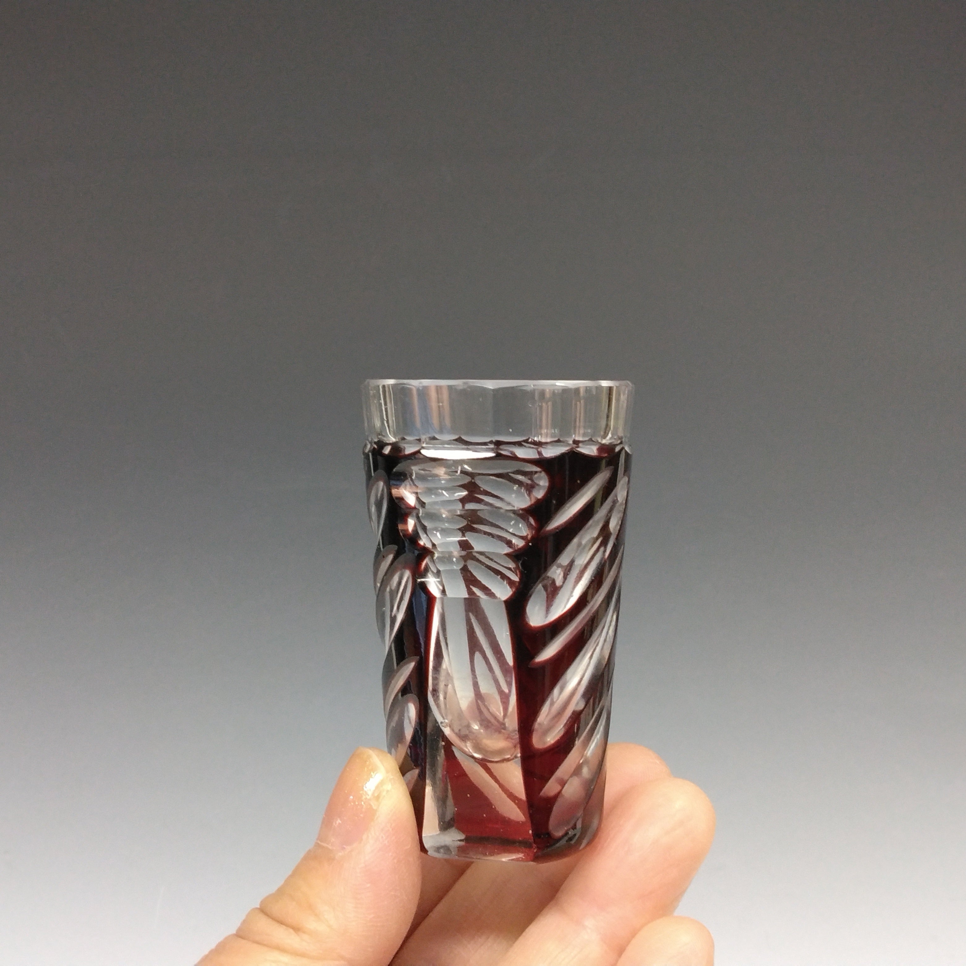 骨董　時代ガラス　超希少　白被せ切子　電笠調　和モダンカット　輪花　氷コップ１客 かわいい骨董 昭和切子｜JAPANESE HAND CUT GLASS ( 1940年前後作製