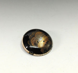 名工 川越美和｜KAWAGOE Miwa( 石川, 2000年前後) 輪島塗超絶技巧 卵殻象嵌砂子蒔絵 ヨークシャーテリア 犬ブローチ dbsy15124-c