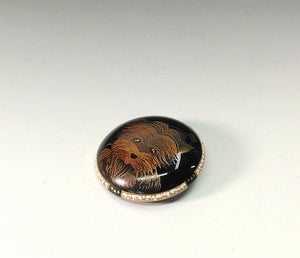 名工 川越美和｜KAWAGOE Miwa( 石川, 2000年前後) 輪島塗超絶技巧 卵殻象嵌砂子蒔絵 ヨークシャーテリア 犬ブローチ dbsy15124-c