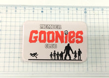 画像をギャラリービューアに読み込む, グーニーズ/GOONIES 1985年劇場映画日本公開記念 缶バッジコレクション/当時もの 昭和レトロマンガ・アニメ・映画芸能・サブカルチャーコレクターズアイテム おもちゃ/玩具 dsy15342-c
