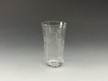 画像をギャラリービューアに読み込む, ヴィンテージ 手彫り エングレーブ 花卉文 硝子コップ/ タンブラー 1客 dbsy15466
