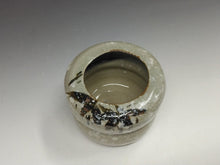 Load image into Gallery viewer, 茶道具 八代 白井半七｜SHIRAI Hanshichi 8th( 東京-兵庫, 1898-1949) 乾山写 雪笹文 火入 dbsy15597-7
