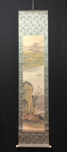 將圖片載入圖庫檢視器 秋吉玄圃｜AKIYOSHI Genpo( 大阪/ 1902-?) 青緑山水図/ 大正13(1924)年作 半切立 物故作家掛軸 木箱 JY2245
