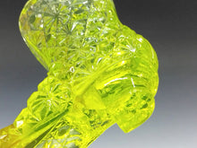 将图片加载到图库查看器，アメリカヴィンテージ BOYD｜フェントン(USA,1950-70年代) イエローデイジーボタン ウランガラスシューズ/ ブーツ 女の子を素敵な処へ運ぶラッキーアイテム dbsy15911-9
