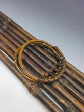 Load image into Gallery viewer, 時代もの 煤竹 垂撥(扇掛) 床飾り 書院飾り 置物 柱掛 dbsy15924-i
