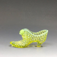 将图片加载到图库查看器，アメリカヴィンテージ FENTON｜フェントン(USA,1950-70年代) イエローボブネイル オパールセント ウランガラス キャットシューズ 女の子を素敵な処へ運ぶラッキーアイテム dbsy15895-9
