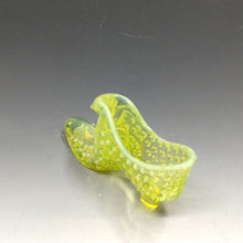 将图片加载到图库查看器，アメリカヴィンテージ FENTON｜フェントン(USA,1950-70年代) イエローボブネイル オパールセント ウランガラス キャットシューズ 女の子を素敵な処へ運ぶラッキーアイテム dbsy15895-9
