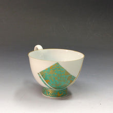 Load image into Gallery viewer, 現代工芸人気作家 杉野弘美｜SUGINO Hiromi(京都, 1947- ) 清水焼 色絵金彩 珈琲碗, C/S, コーヒーカップ dbsy15985-ミ

