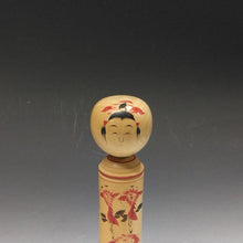 Load image into Gallery viewer, 名工 桜井昭二｜SAKURAI Syoji(宮城, 1927-2011) 鳴子系 伝統こけし 六寸 大沼岩太郎系列 dbsy15954-s
