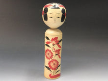 Load image into Gallery viewer, 名工 桜井昭二｜SAKURAI Syoji(宮城, 1927-2011) 鳴子系 伝統こけし 九寸(イ)  大沼岩太郎系列 dbsy15953
