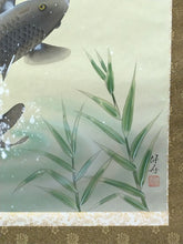 Load image into Gallery viewer, 大沼保寿｜O′NUMA Yasutoshi「跳鯉」尺八横 現代作家中古掛軸 共箱 JY2248

