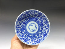 画像をギャラリービューアに読み込む, 時代もの 銘；英山｜Eizan(愛知, 1890(明治)年頃) 手描 唐花尽染付 オールド瀬戸 四寸皿/ 豆皿 1枚 dbsy16094-ミ
