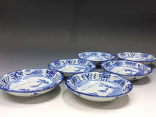 Load image into Gallery viewer, 時代もの (大正-昭和(1920年代)頃) 手描 花鳥染付 芙蓉手 小皿/ 豆皿 1枚 dbsy16095-ミ
