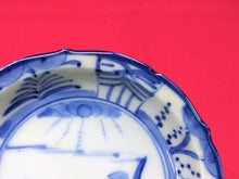 Load image into Gallery viewer, 時代もの (大正-昭和(1920年代)頃) 手描 花鳥染付 芙蓉手 小皿/ 豆皿 1枚 dbsy16095-ミ
