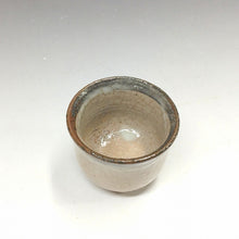 Load image into Gallery viewer, 中里重利窯 三玄窯 唐津皮鯨 ぐい呑(a) 共箱 dbsy14339-9
