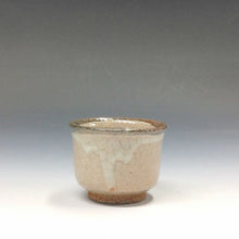 Load image into Gallery viewer, 中里重利窯 三玄窯 唐津皮鯨 ぐい呑(a) 共箱 dbsy14339-9
