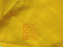 Load image into Gallery viewer, 佐賀県重要無形文化財 小野珀子 釉裏金彩ぐい呑(緑) 共箱 dbsy14341-9

