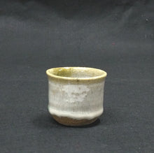 Load image into Gallery viewer, 中里重利 斑唐津ぐい呑 共箱 dbsy14337-9
