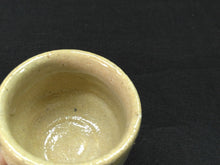Load image into Gallery viewer, 中里重利 絵唐津ぐい呑 共箱 dbsy14338-9
