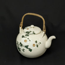 將圖片載入圖庫檢視器 清水焼Kiyomizu ware( 京都 萬珠堂販売, 大正~昭和前期1920年代頃)釉下彩 菊之絵 急須 木箱添  dbsy16391-y
