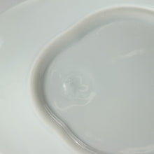Load image into Gallery viewer, お買い得食器 泰山白磁 七宝縁 菱形小皿 1客 未使用高級和食器 和食器 日本料理 おしゃれな器 現代工藝/伝統工芸工房 デッドストック 陶芸 陶磁器 古陶磁 porcelain, 高級料亭,レストラン食器 dbsy15315

