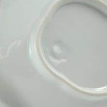 Load image into Gallery viewer, お買い得食器 泰山白磁 七宝縁 菱形小皿 1客 未使用高級和食器 和食器 日本料理 おしゃれな器 現代工藝/伝統工芸工房 デッドストック 陶芸 陶磁器 古陶磁 porcelain, 高級料亭,レストラン食器 dbsy15315
