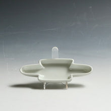 Load image into Gallery viewer, お買い得　有田焼｜Arita ware(佐賀) 白磁 カスミ形 小皿 1客 未使用高級和食器　懐石道具 和食器 抹茶 tea chado ware おしゃれな器 現代工藝作家/伝統工芸工房 デッドストック used 陶芸 陶磁器 古陶磁 porcelain, 高級料亭,レストラン食器茶事/茶会道具 art piece dbsy15365

