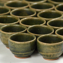 将图片加载到图库查看器，お買い得 織部｜ORIBE丁寧な轆轤引き 珍味入/ 酒杯/ 茶杯 1客 未使用高級和食器 dbsy15362-b
