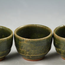 将图片加载到图库查看器，お買い得 織部｜ORIBE丁寧な轆轤引き 珍味入/ 酒杯/ 茶杯 1客 未使用高級和食器 dbsy15362-b
