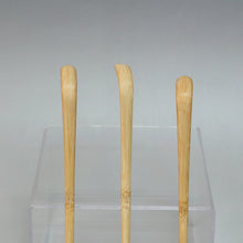 Load image into Gallery viewer, 茶杓 白竹中節 最上 一点ガチャ(Chasen, banboo tea spoon /made in JAPAN) 新品茶道具  抹茶 cbsy131
