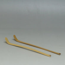 Load image into Gallery viewer, 茶杓 白竹 元節(止節) 【行】一点ガチャ(Chasen, banboo tea spoon /made in JAPAN) 新品茶道具 CBSY137
