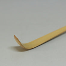 Load image into Gallery viewer, 茶杓 白竹 無節 【真】一点ガチャ(Chasen, banboo tea spoon /made in JAPAN) 新品茶道具 CBSY136
