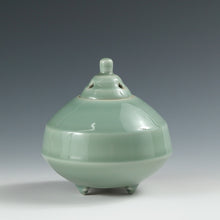 画像をギャラリービューアに読み込む, 近代工芸作家 長谷川治｜HASEGAWA Osamu( 京都, 1933‐2015) 清水焼 青磁 大香炉 共箱 dbsy13866-k
