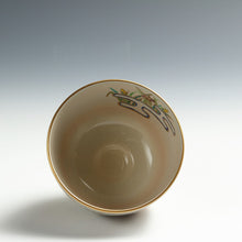 Load image into Gallery viewer, 桃山窯 手塚玉堂 ｜TEDUKA Gyokudo 清水焼 色絵八橋絵 茶碗 共箱 dbsy15785-g
