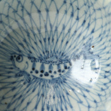 將圖片載入圖庫檢視器 お買い得食器 在銘；「紫」手描き染付 網手川魚文 向付/ 汲出1客 小服茶碗にも dbsy15921-ミ5
