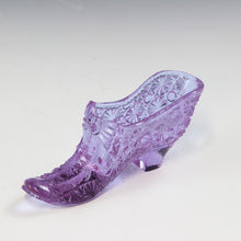 Load image into Gallery viewer, アメリカヴィンテージ BOYD｜ボイド社(USA,1978-80年代) バイオレットデイジーボタン アートガラス リボンシューズ 女の子を素敵な処へ運ぶラッキーアイテム dbsy15903-9
