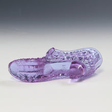 Load image into Gallery viewer, アメリカヴィンテージ BOYD｜ボイド社(USA,1978-80年代) バイオレットデイジーボタン アートガラス リボンシューズ 女の子を素敵な処へ運ぶラッキーアイテム dbsy15903-9
