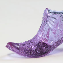 Load image into Gallery viewer, アメリカヴィンテージ BOYD｜ボイド社(USA,1978-80年代) バイオレットデイジーボタン アートガラス リボンシューズ 女の子を素敵な処へ運ぶラッキーアイテム dbsy15903-9
